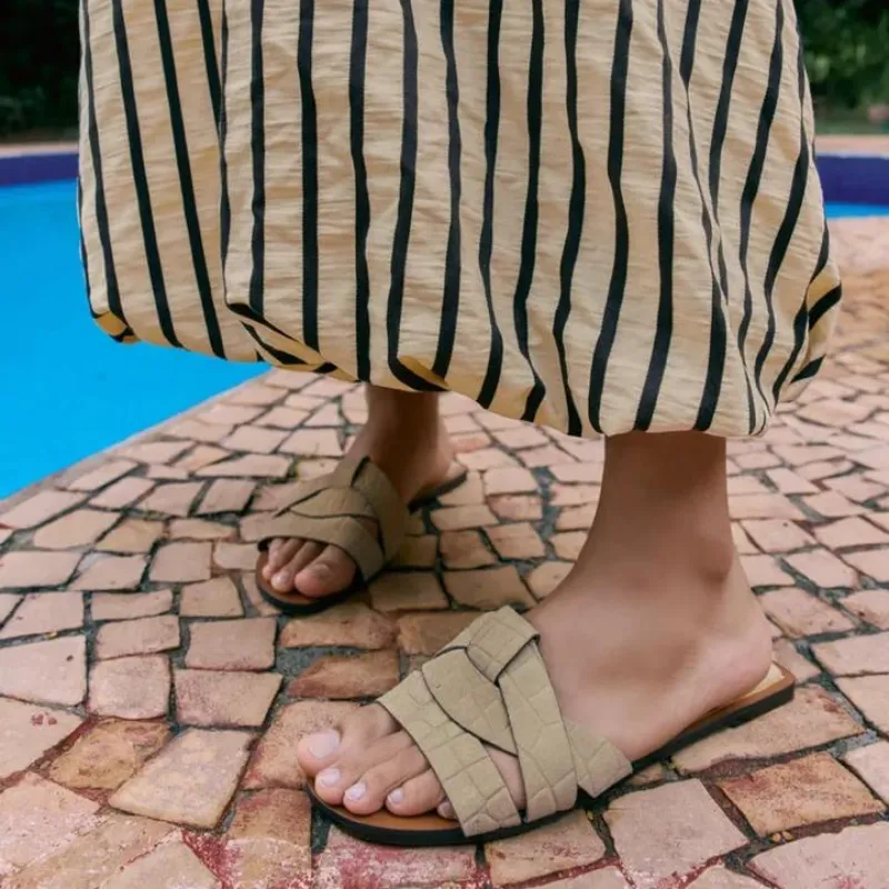 Sandalias cruzadas