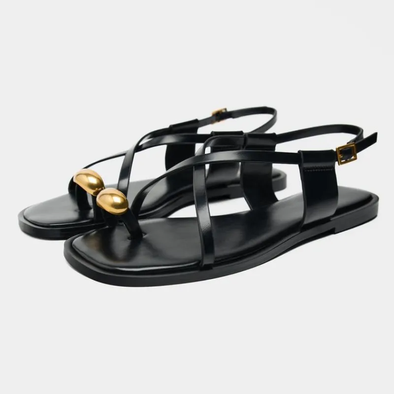 Sandalias plana aplique metálico