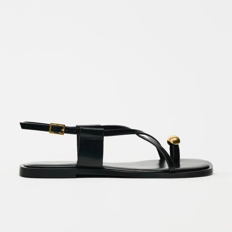 Sandalias plana aplique metálico