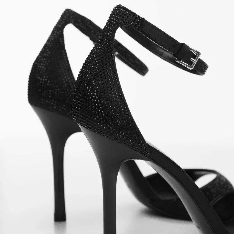 Sandalias Tacones tiras con detalles 