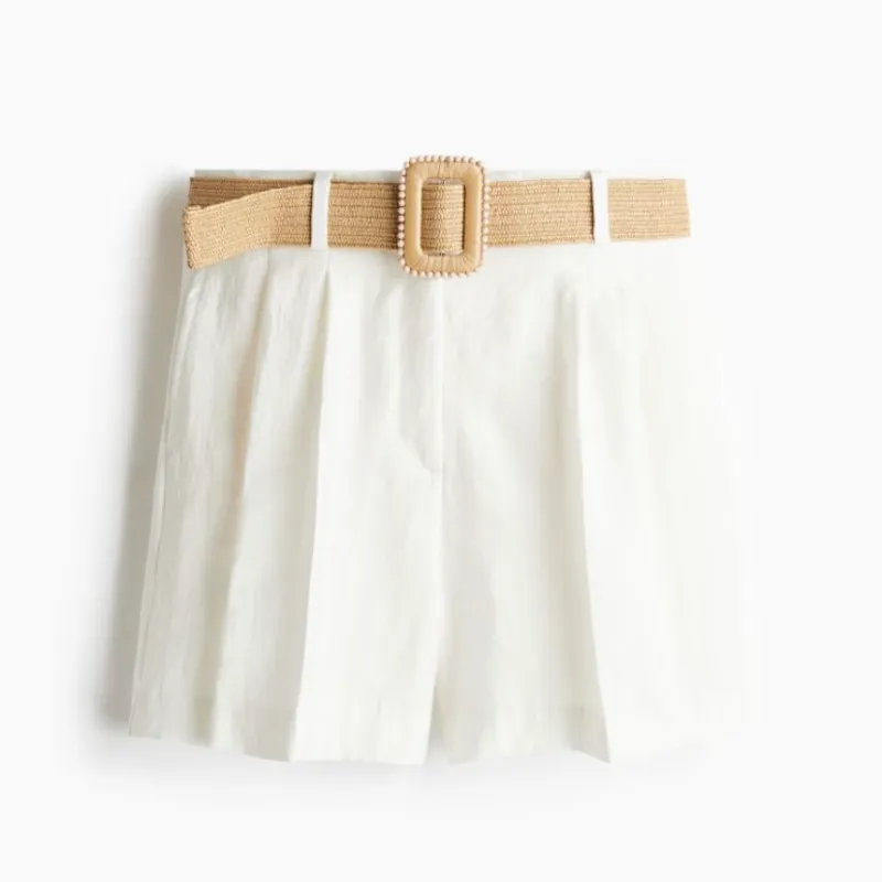Short con cinturón  en sarga