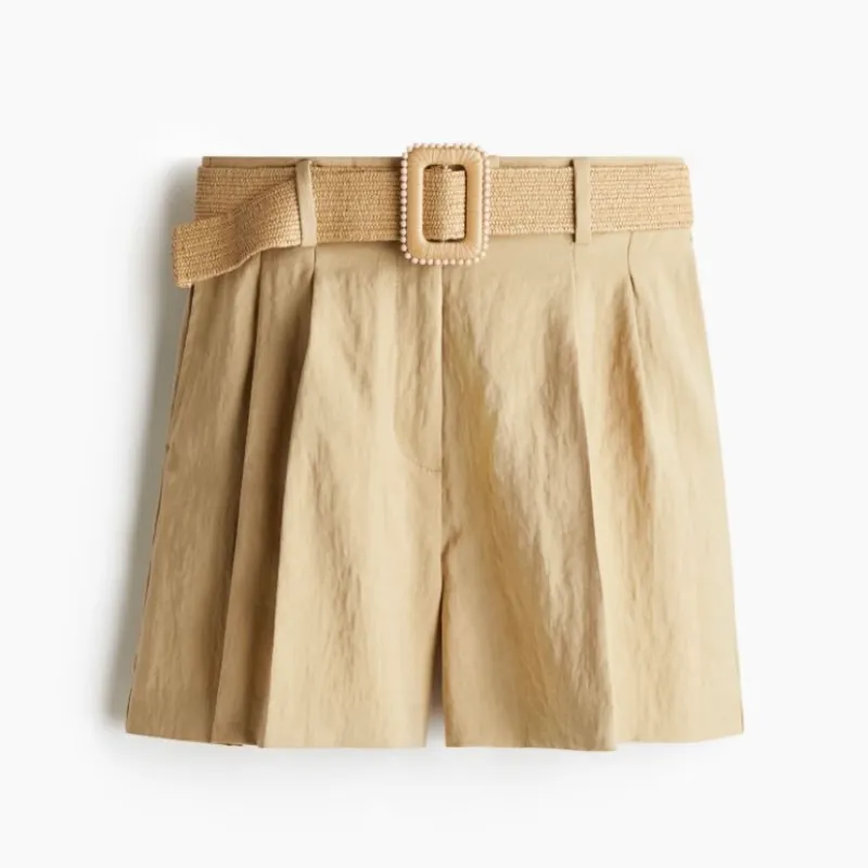 Short con cinturón en sarga