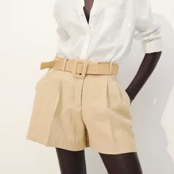 Short con cinturón en sarga