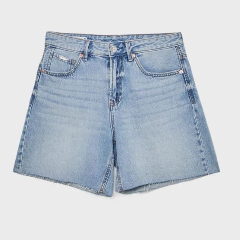 Short deshilachado