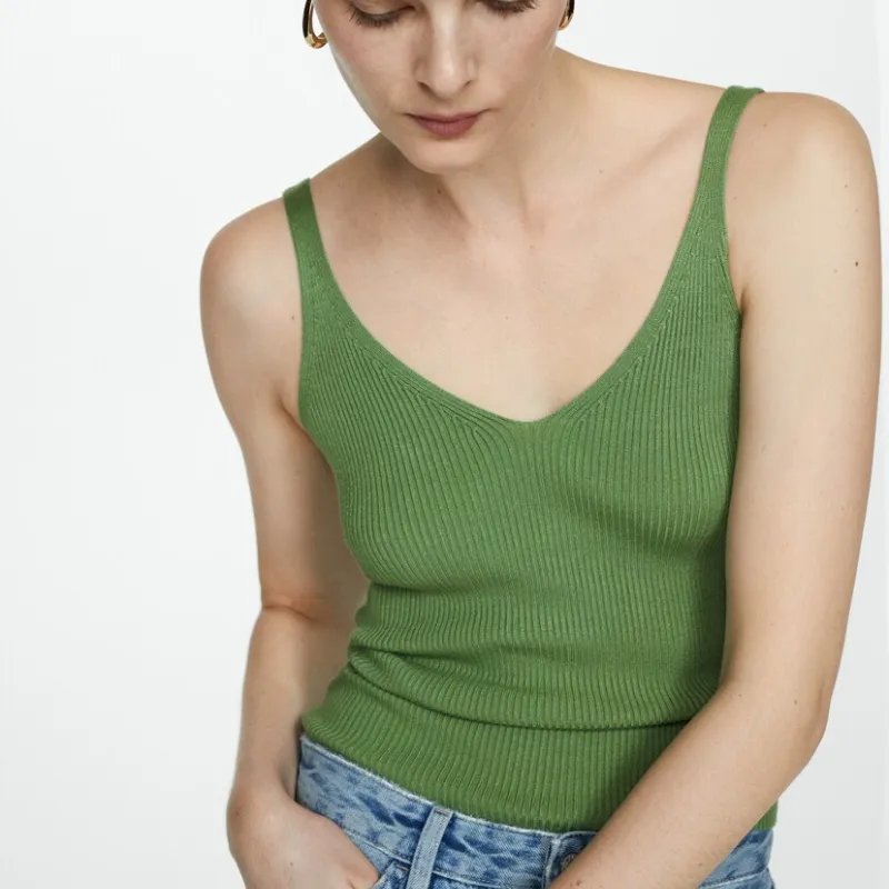 Top punto escote pico