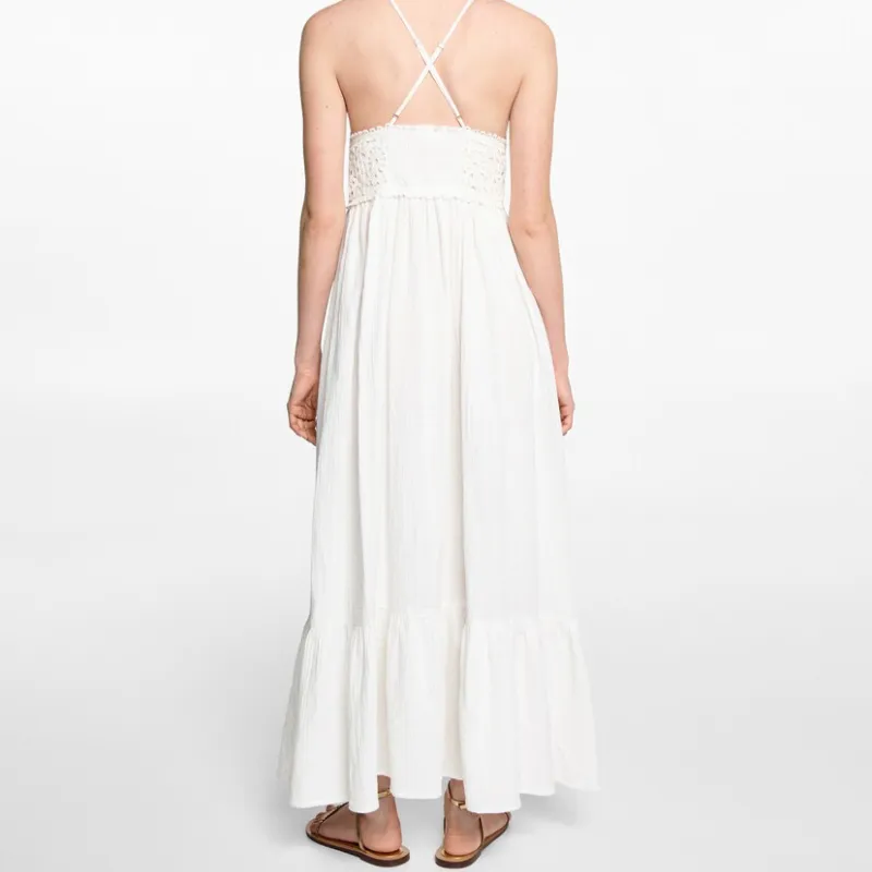 Vestido bordado volante