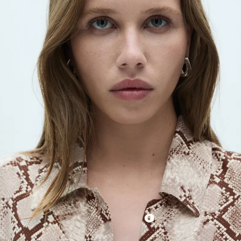 Vestido camisero estampado serpiente