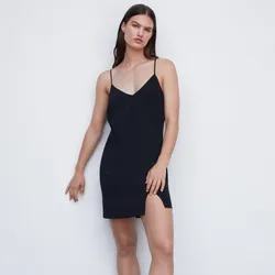 Vestido corto abertura lateral