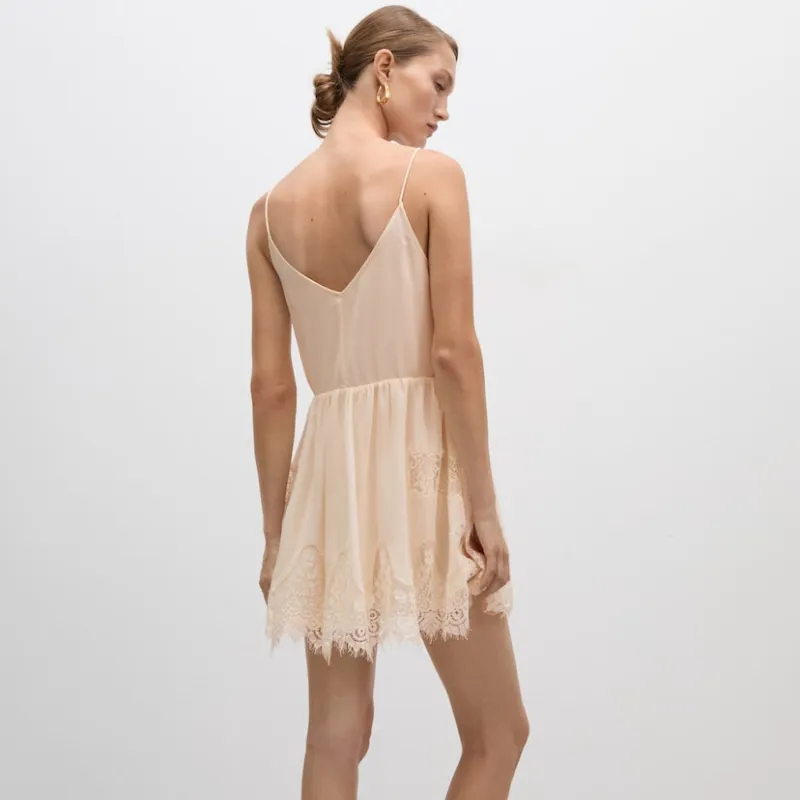 Vestido corto encaje