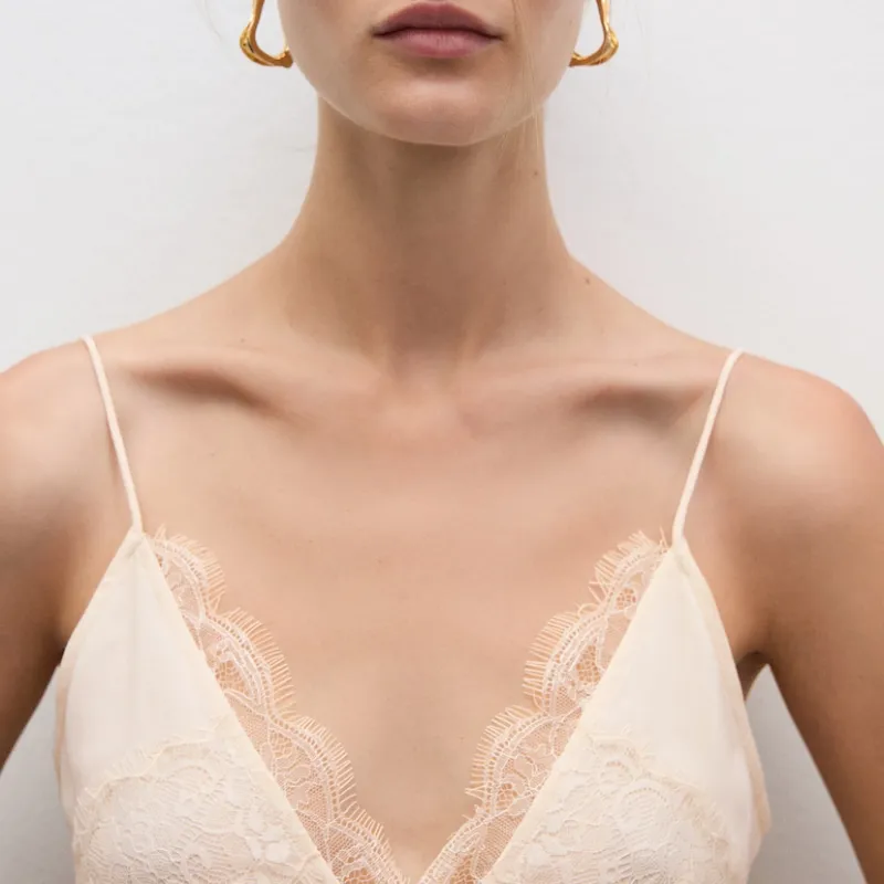 Vestido corto encaje