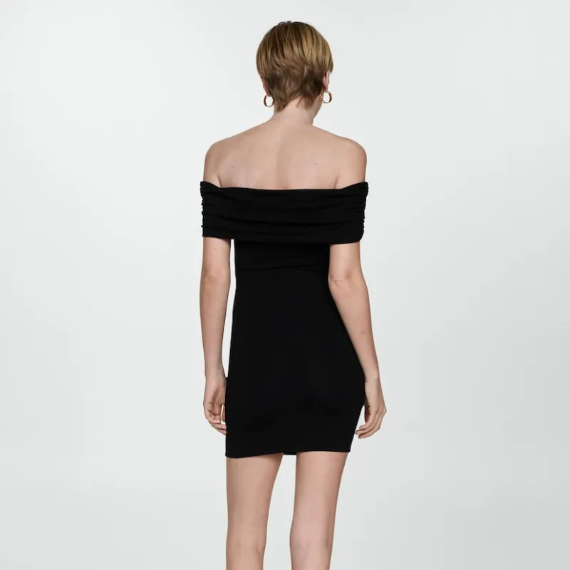 Vestido corto hombros descubiertos 
