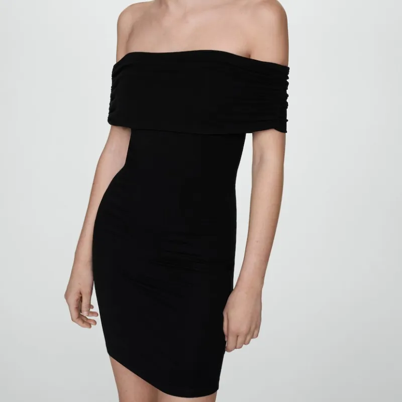 Vestido corto hombros descubiertos 