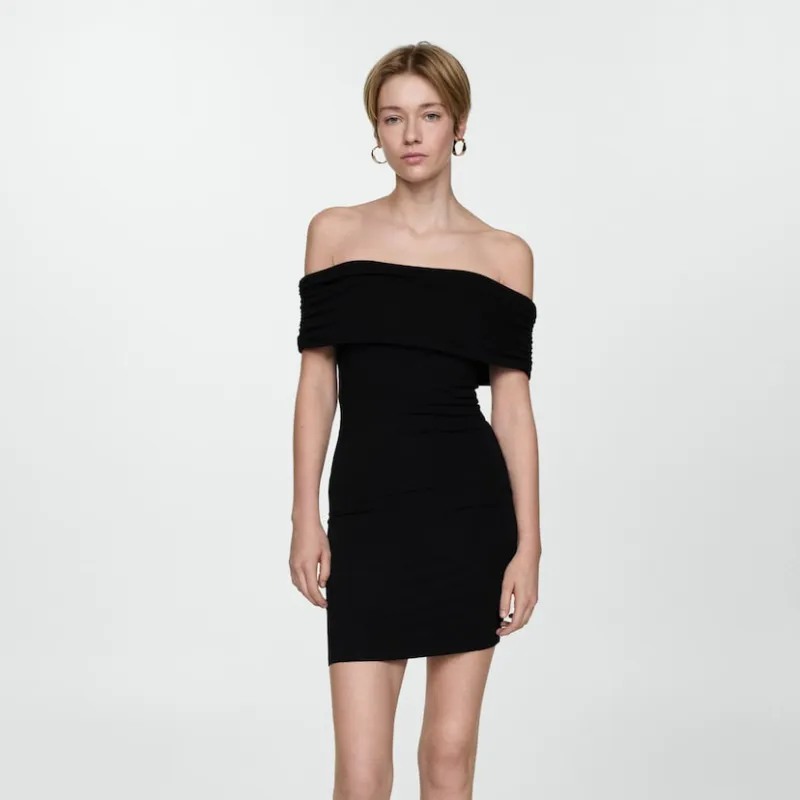 Vestido corto hombros descubiertos 