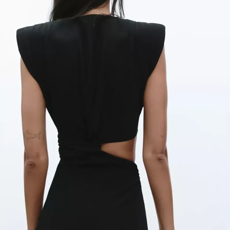 Vestido hombreras cut out