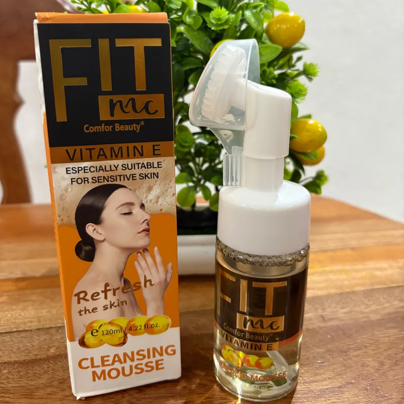 LIMPIADOR FACIAL DE VITAMINA E CON CEPILLO 