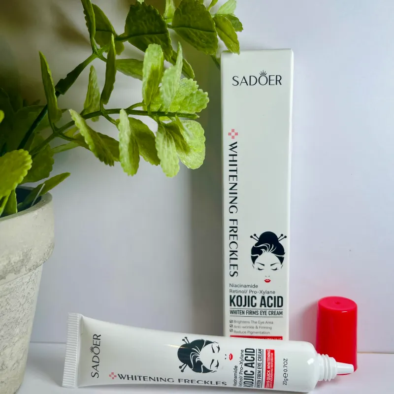 Contorno de ojos Sadoer con ácido kójico, niacinamida y retinol.