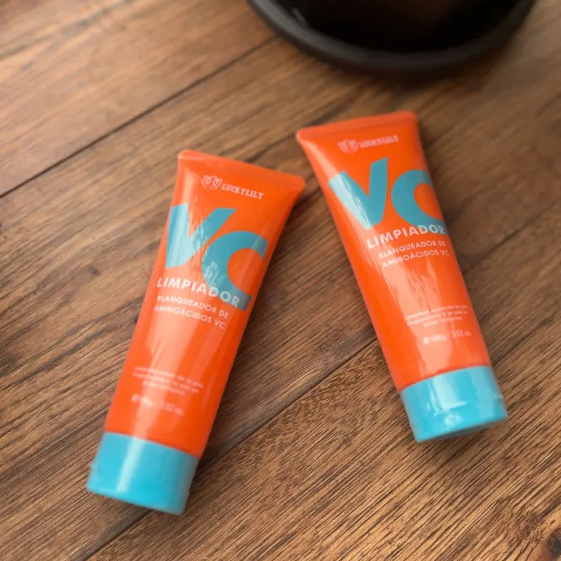 Limpiador facial de Vitamina C y Aminoácidos