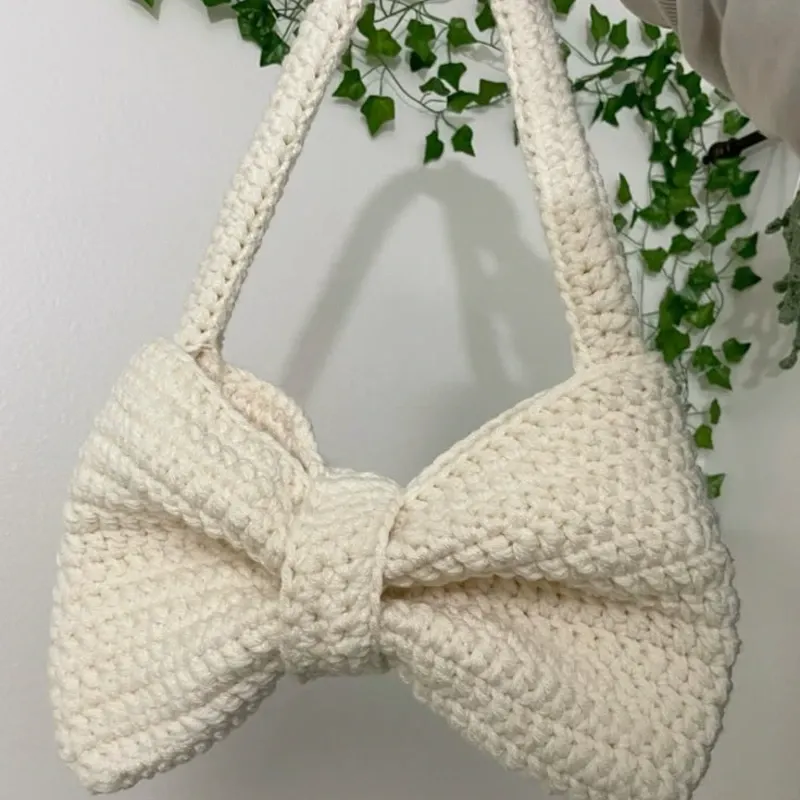 Bolso en forma de lazo