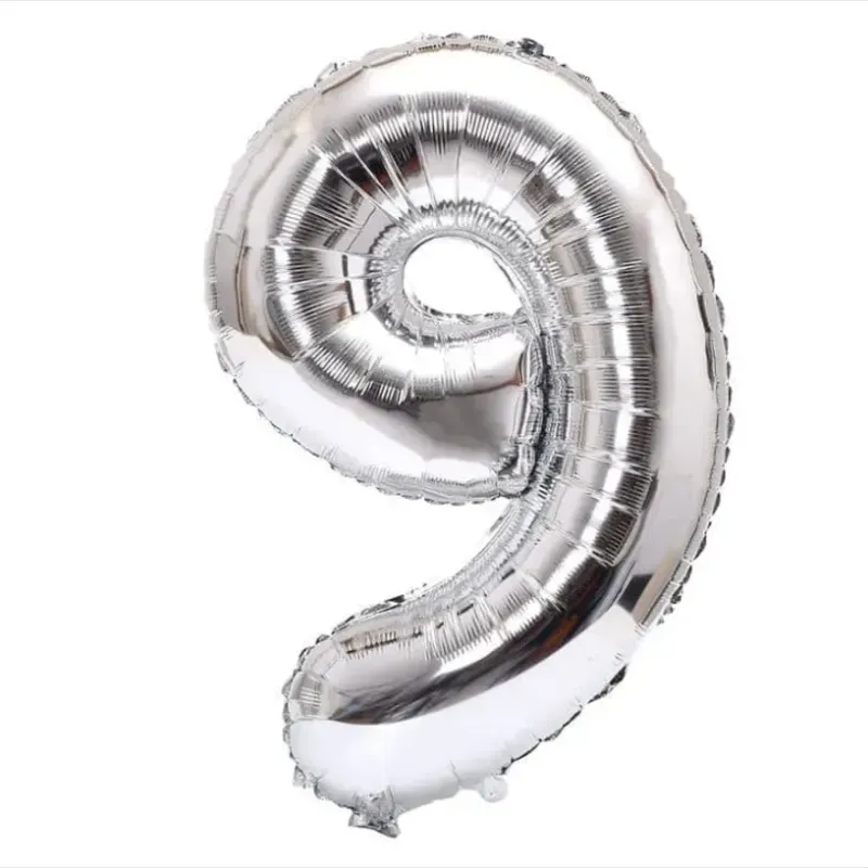 Número 9 plateado 