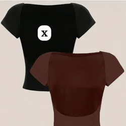 Camiseta corta y ajustada con espalda abierta