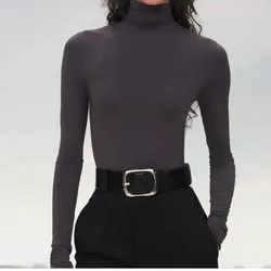 Camiseta de cuello alto ajustada