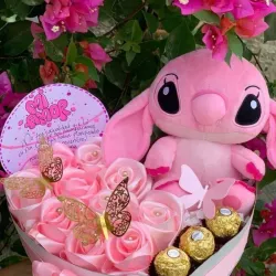Caja de rosas eternas con Stitch