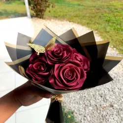 Ramo de 6 rosas eternas