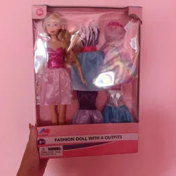 Barbie con sus ropitas