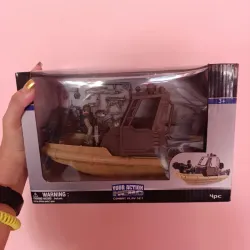 Barco con su soldado y accesorios .