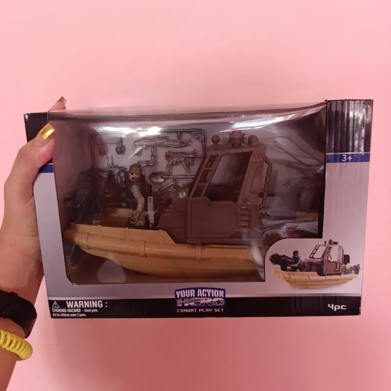 Barco con su soldado y accesorios .