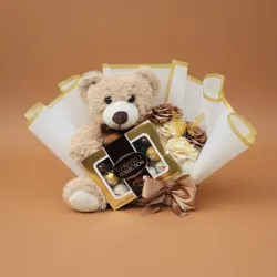 Peluche y bombones en el trono