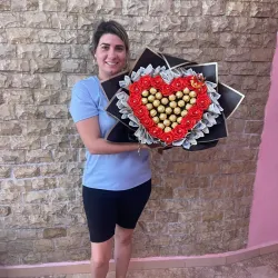 Ramo de bombones y billetes