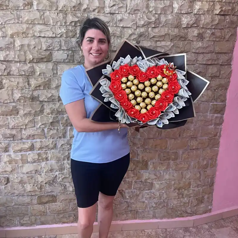 Ramo de bombones y billetes