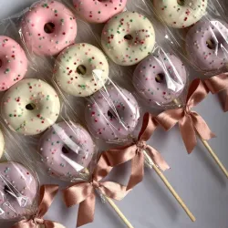 Brochetas de mini donas