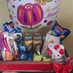 Caja personalizada con chuches y mini peluche