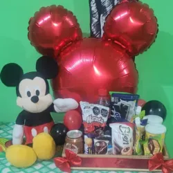 Caja personalizada con chuches y peluche de Mickey Mouse 