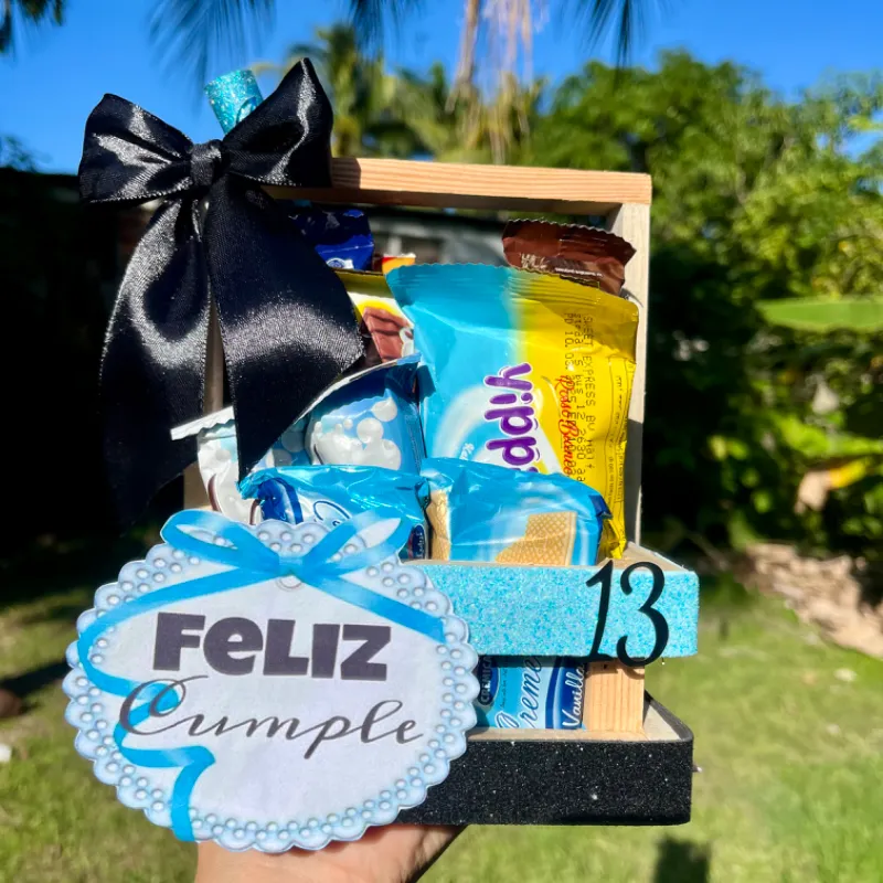 Cesta de madera con globos ✨💖