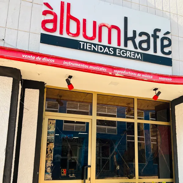 Cafeteria àlbum kafé y To Divino 
Un placer atenderlos 🙏🙏