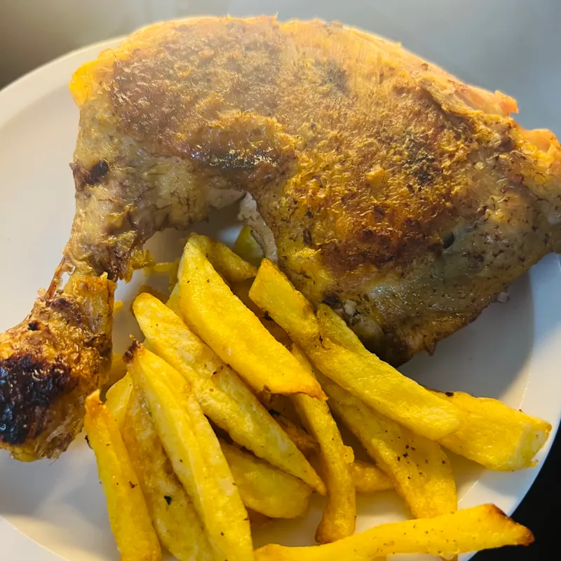 Pollo asado 🍗 con papas fritas 🍟 