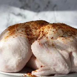 Pollo entero condimentado