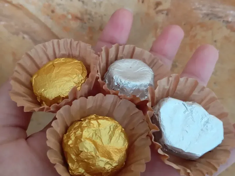 Bombones envueltos en papel de aluminio 