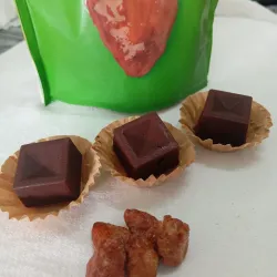 Bombones rellenos de almendras garapiñadas 