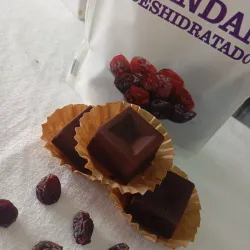 Bombones rellenos de arándanos deshidratados 