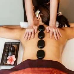 MASAJE AYURVÉDICO (HOT STONE) Con Piedras Caliente. 