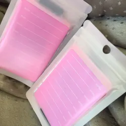 Muñequera porta pestañas