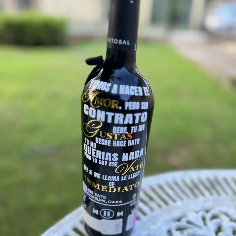 Botella de vino tinto personalizada