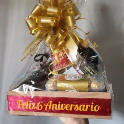 Caja decorada de madera