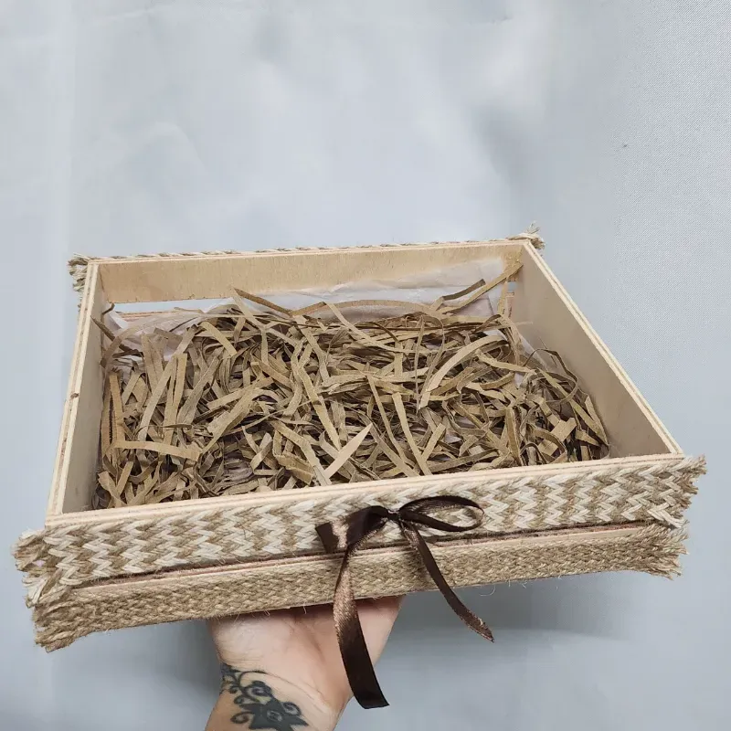 Caja decorada de madera
