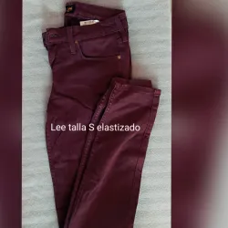 Jeans de mujer marca Lee color rojo vino 🍷