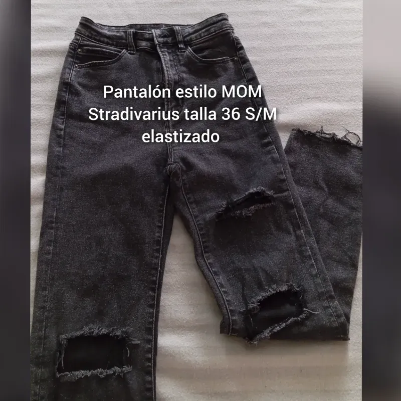 Jeans estilo MOM marca Stradivarius 